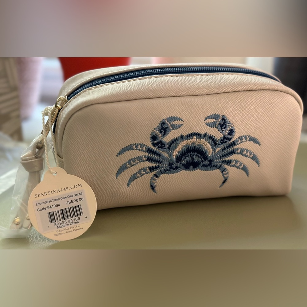 Embroidered Travel Case Crab Natural